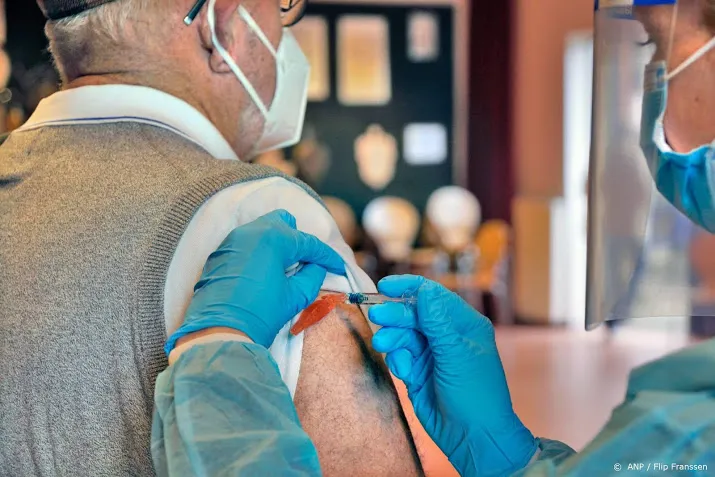 eerste vaccins naar mensen in verpleeghuizen en zorginstellingen