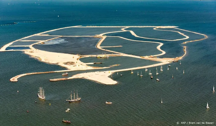 eerste veerboot vertrekt naar marker wadden