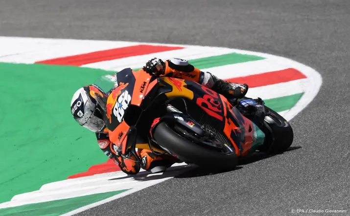 eerste zege oliveira in motogp wk leider worstelt met pak