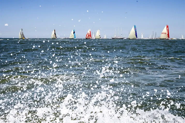 eerste zeilers ocean race bereiken finish bij scheveningen