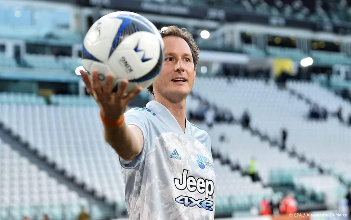 eigenaar voetbalclub juventus duwt moeder thuisbezorgd nl uit aex