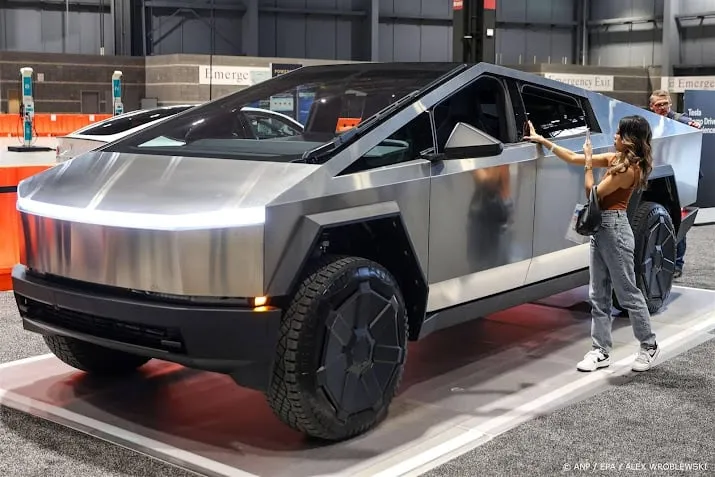 eigenaren van roestvrije tesla cybertruck klagen over roest