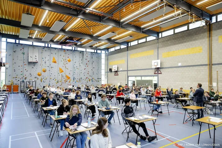 eindexamenleerlingen beginnen met laatste herkansingen