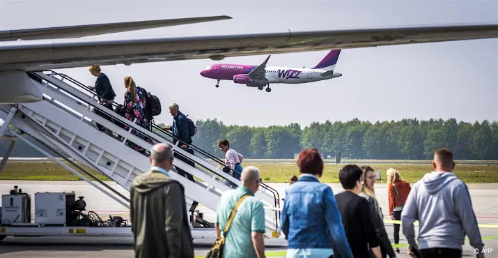 eindhoven airport rekent op grote drukte in meivakantie