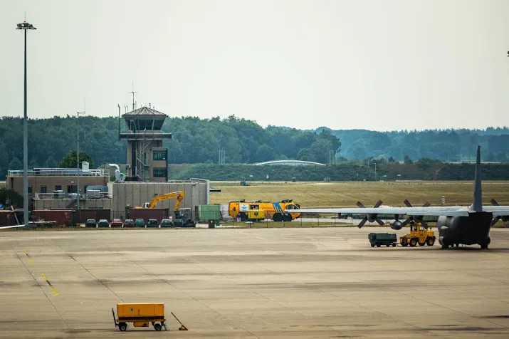eindhoven wil vliegtaks op tickets airport