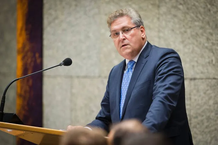 eindhovense ouderenpartij royeert henk krol