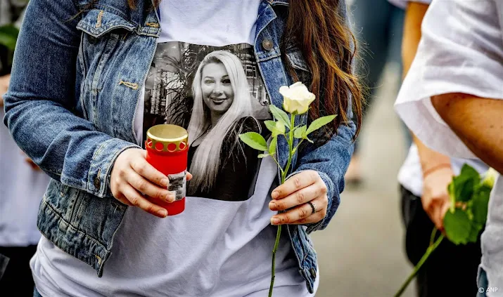 eis 10 jaar cel en tbs voor doodsteken medewerkster albert heijn