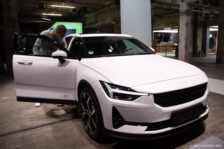 elektrisch dochtermerk volvo haalt half miljard dollar op
