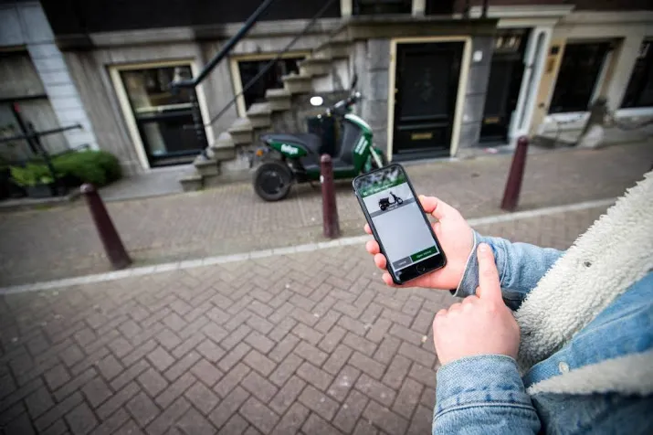 elektrische deelscooter nu ook in rotterdam