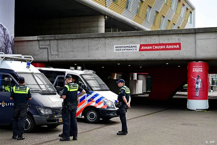elf aanhoudingen rond vervolg wedstrijd ajax feyenoord