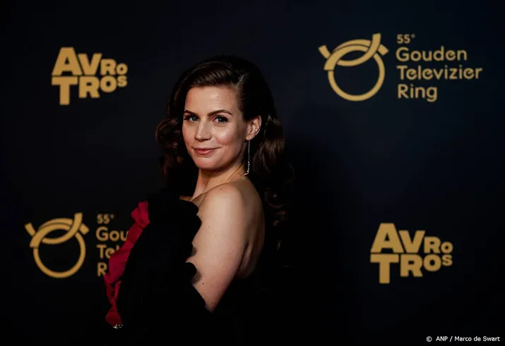 elise schaap opnieuw beste actrice tijdens televizier gala