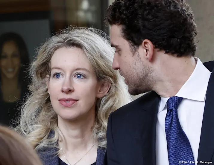elizabeth holmes hoort haar straf in theranos fraudezaak