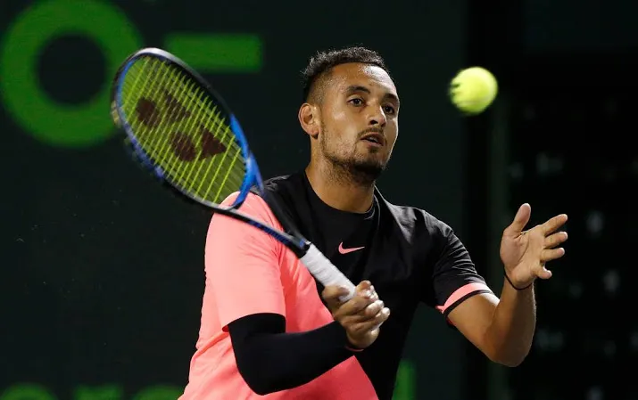 elleboog houdt kyrgios langer aan de kant