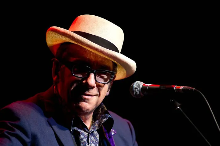 elvis costello staakt tournee wegens ziekte