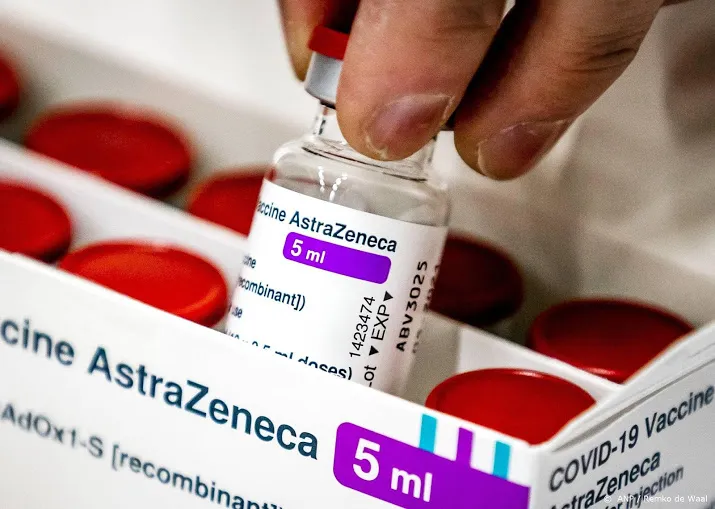 ema bespreekt zeldzame bloedproblemen na prik met externe experts