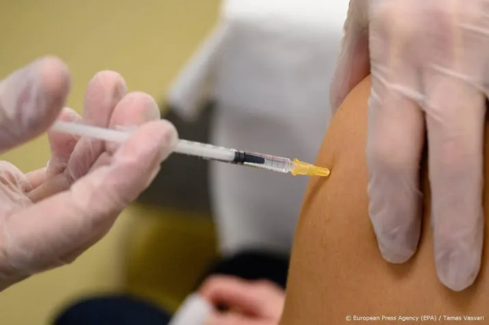 ema scherpt advies aan tweede prik coronavaccin pfizer na 3 weken