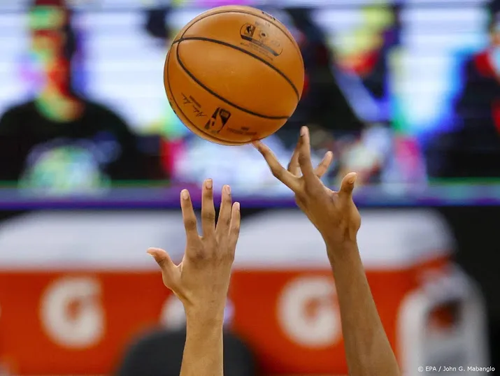 embiid helpt sixers aan zege op clippers in nba