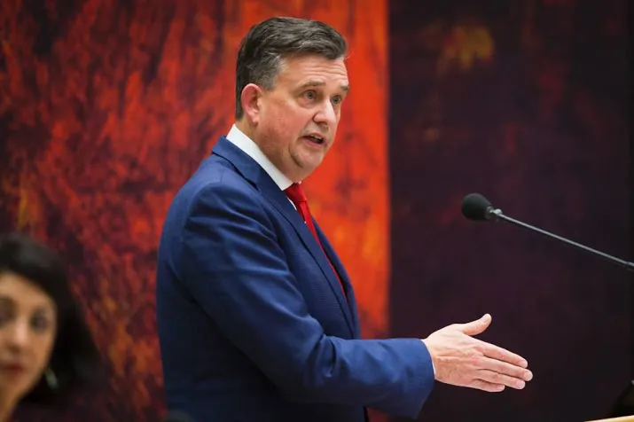 emile roemer stapt op als sp leider