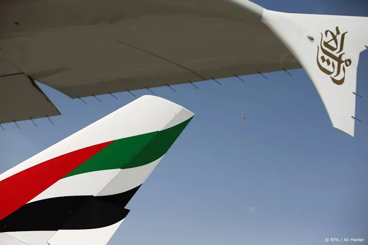 emirates boekt voor het eerst in 30 jaar verlies door crisis
