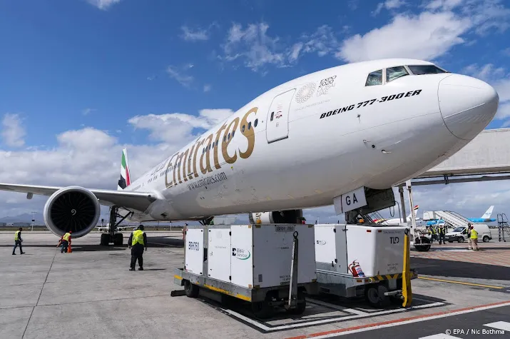 emirates dringt verlies terug door versoepeling reisbeperkingen