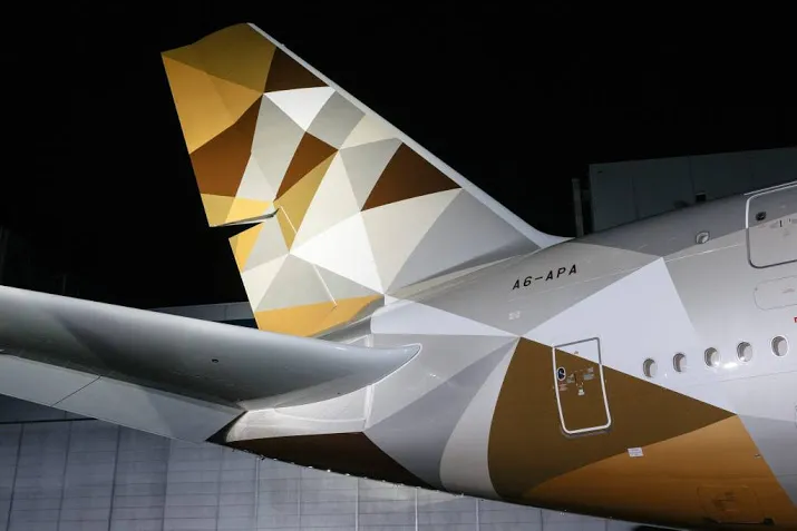emirates overweegt overname rivaal etihad