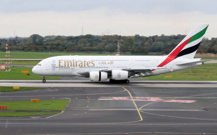 emirates werpt reddingsboei naar a380