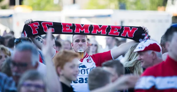 emmen huldigt gepromoveerde club