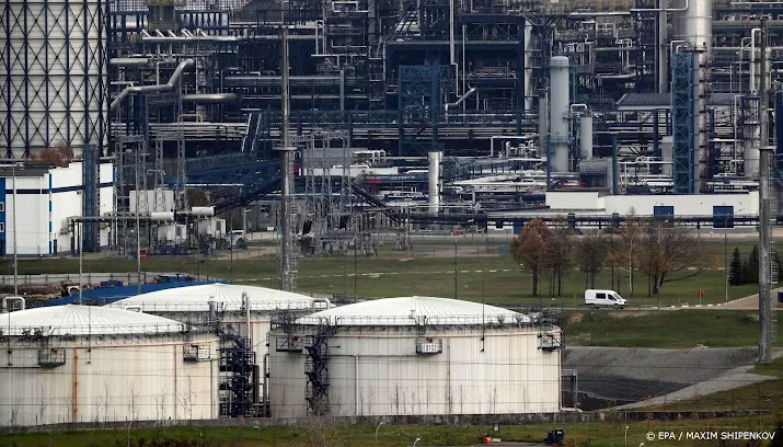 energieagentschap voorziet daling russische olieproductie