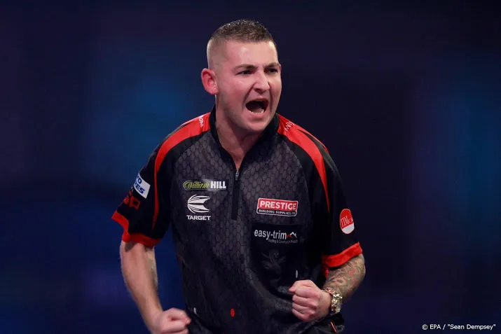 engelse darter aspinall wint eerste pdc home tour