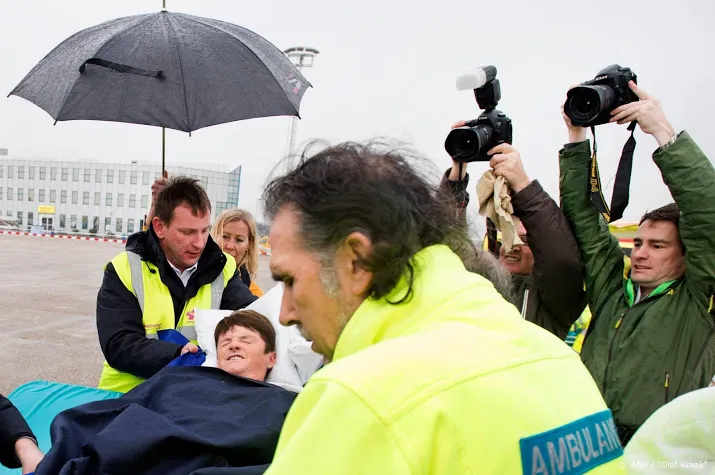 enige gipsvlucht van het jaar komt aan in rotterdam