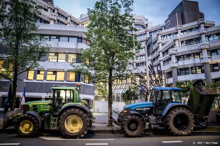 enkele tientallen boeren naar kamer voor staartje stikstofdebat