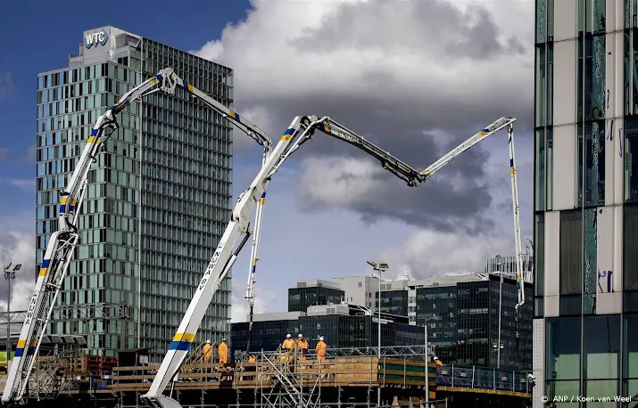 enorme schuifoperatie station amsterdam zuid goed verlopen