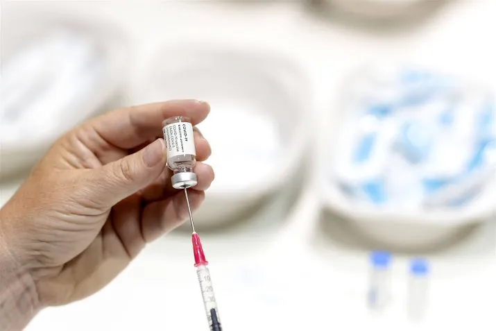enorme winst farmaceuten door miljardeninvesteringen overheden