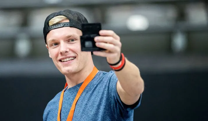 enzo knol wint zaak tegen marktkoopman