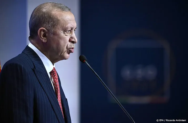 erdogan roept turken op spaargeld in lira aan te houden