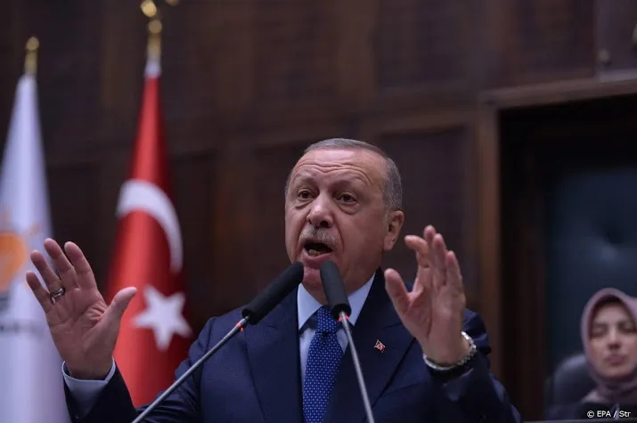 erdogan steunt saluut turkse internationals