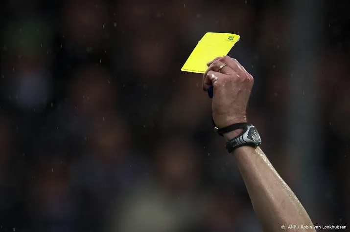 eredivisievoetballer verdacht van matchfixing met gele kaart
