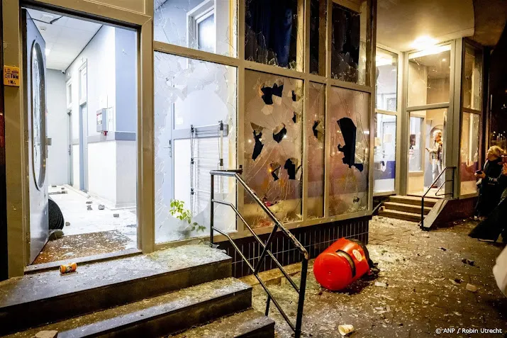 eritreeers in zalencentrum kregen niks mee van rellen buiten