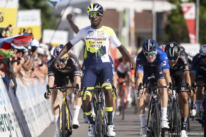 eritreer girmay sprint naar zege in ronde van zwitserland