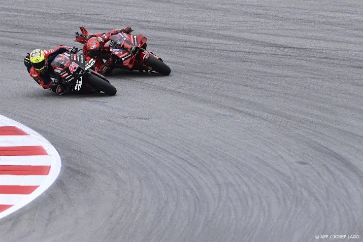 espargaro troeft bagnaia af in sprintrace motogp in barcelona