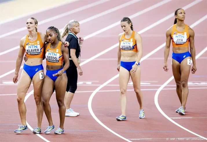 estafettevrouwen 4100 meter finishen niet na foute wissel