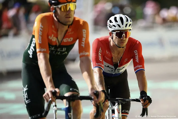 etappewinnaar groenewegen en van den broek in criterium boxmeer