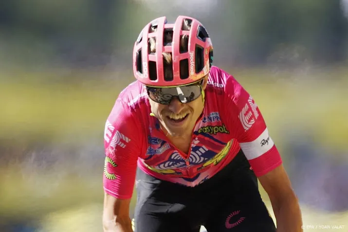 etappewinnaars cort en clarke uit de tour door coronabesmetting
