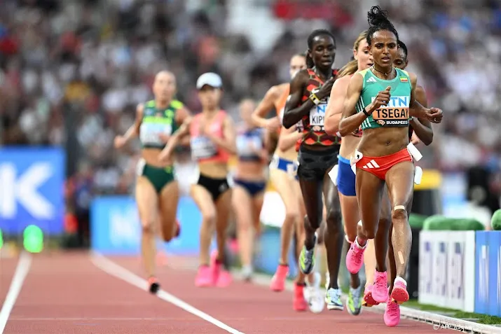 ethiopische tsegay loopt wereldrecord op 5000 meter