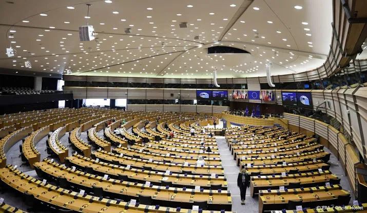 eu parlement steunt burgerinitiatief tegen kooien landbouwdieren