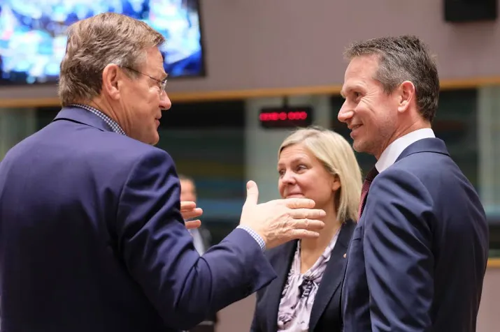 eu schrapt acht belastingparadijzen van lijst