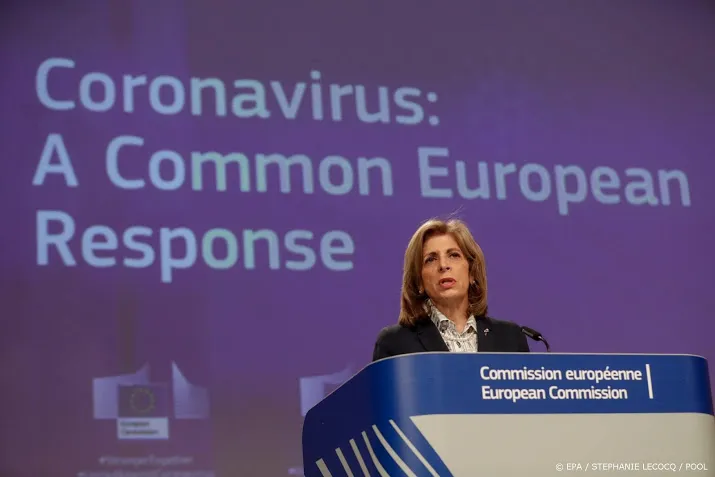 europese commissie maant eu landen door te gaan met janssen prik