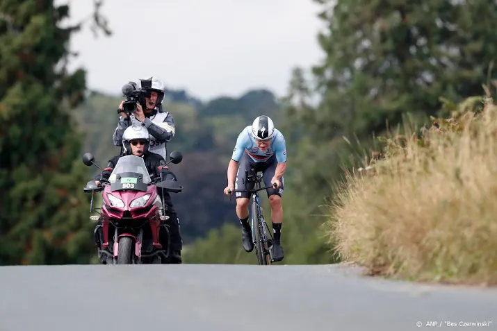 evenepoel houdt stand in ronde van san juan