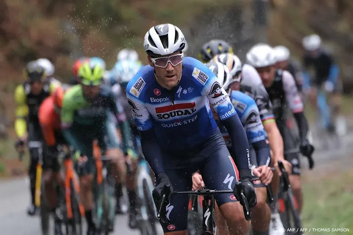 evenepoel raakt in de tour met vervaeke tweede helper kwijt