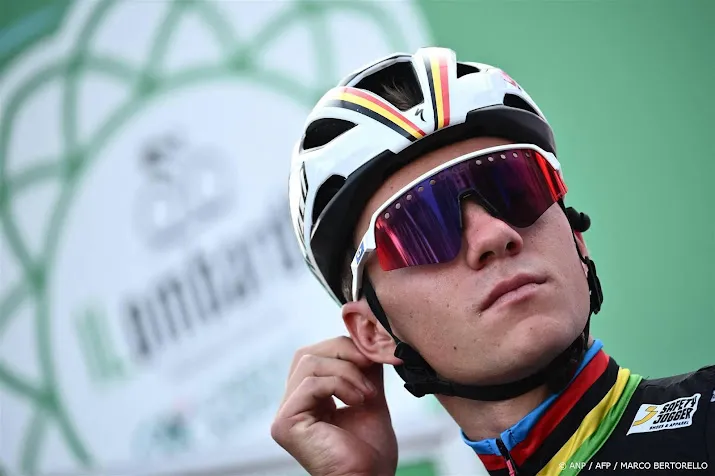 evenepoel wint in eerste optreden van het seizoen met lange solo